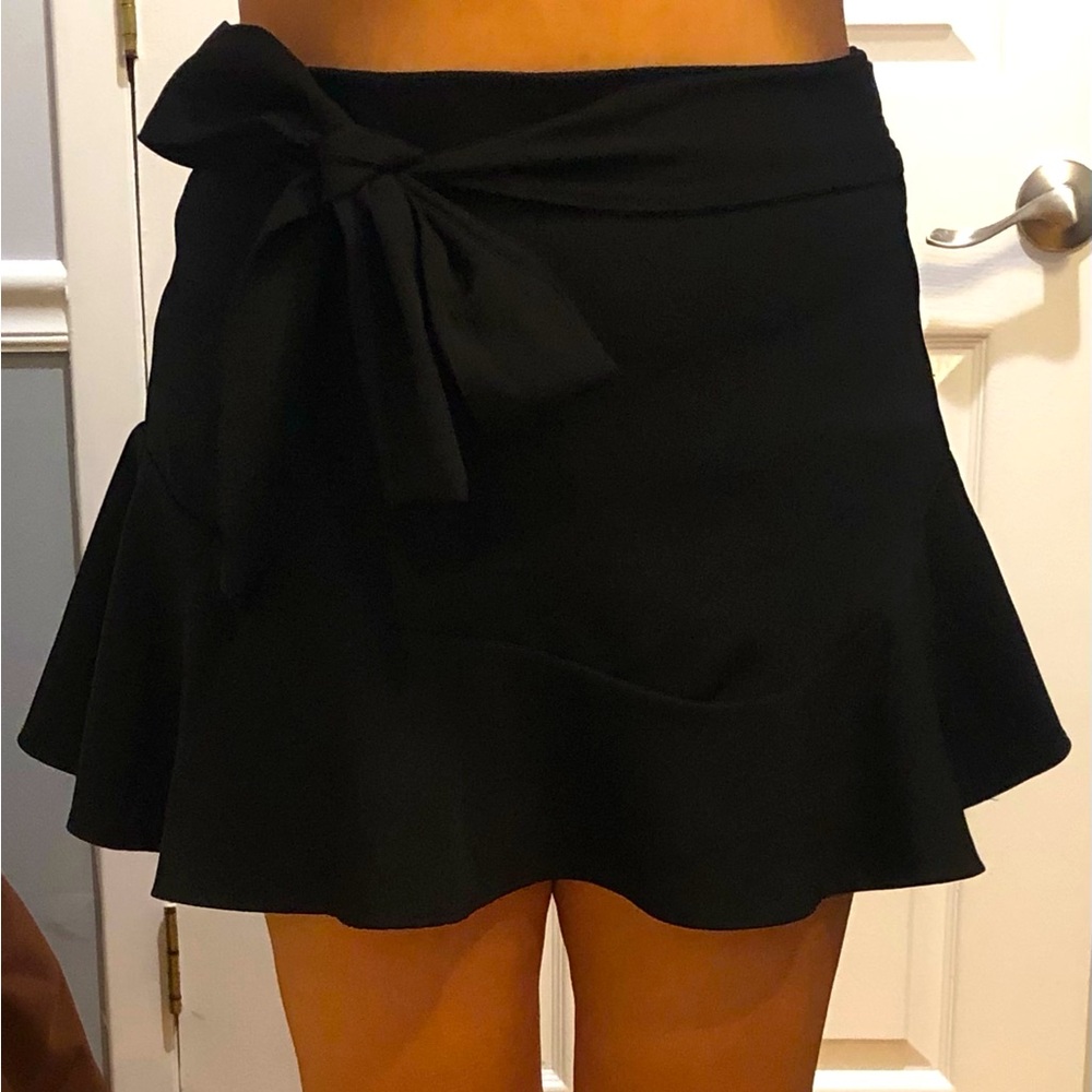 New without tags Zara Basic mid rise skirt L bow detail and Skort under ruffle